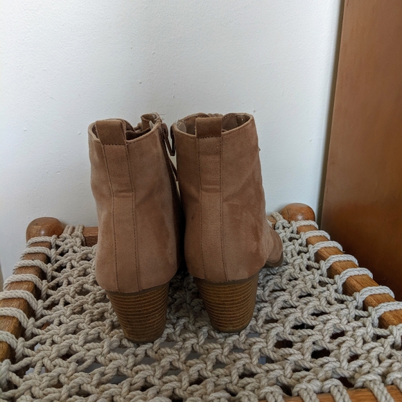 Tan lace up booties - Picture 3 of 6